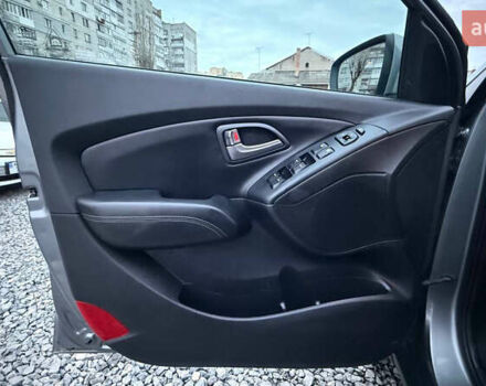 Сірий Хендай іх35, об'ємом двигуна 2 л та пробігом 240 тис. км за 13000 $, фото 21 на Automoto.ua