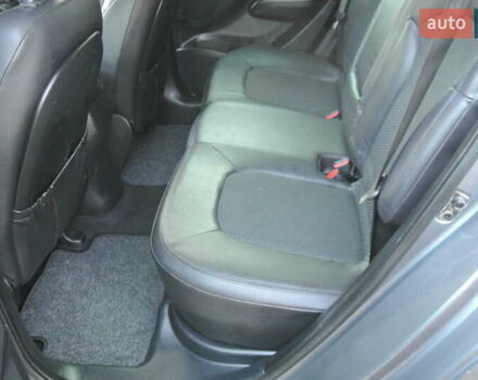 Серый Хендай их35, объемом двигателя 2 л и пробегом 187 тыс. км за 13700 $, фото 14 на Automoto.ua