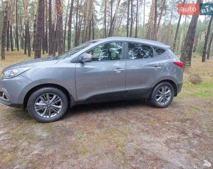 Серый Хендай их35, объемом двигателя 2 л и пробегом 193 тыс. км за 13850 $, фото 4 на Automoto.ua