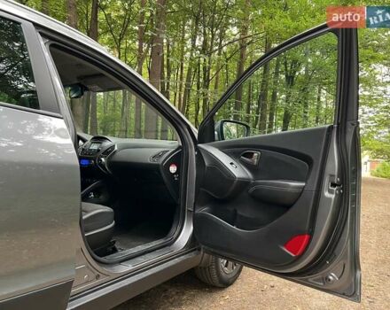 Серый Хендай их35, объемом двигателя 2 л и пробегом 239 тыс. км за 13000 $, фото 18 на Automoto.ua