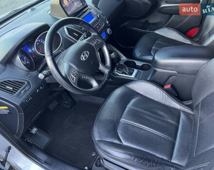 Серый Хендай их35, объемом двигателя 2 л и пробегом 168 тыс. км за 13800 $, фото 8 на Automoto.ua