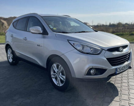 Серый Хендай их35, объемом двигателя 0 л и пробегом 150 тыс. км за 13555 $, фото 3 на Automoto.ua