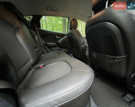 Серый Хендай их35, объемом двигателя 2 л и пробегом 239 тыс. км за 13000 $, фото 16 на Automoto.ua