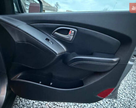 Сірий Хендай іх35, об'ємом двигуна 2 л та пробігом 240 тис. км за 13000 $, фото 27 на Automoto.ua