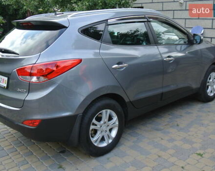 Серый Хендай их35, объемом двигателя 2 л и пробегом 187 тыс. км за 13700 $, фото 3 на Automoto.ua