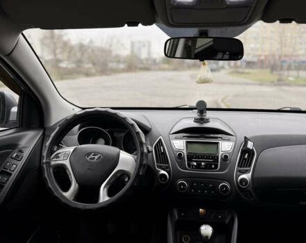 Сірий Хендай іх35, об'ємом двигуна 2 л та пробігом 205 тис. км за 12499 $, фото 6 на Automoto.ua