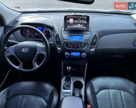 Серый Хендай их35, объемом двигателя 2 л и пробегом 168 тыс. км за 13800 $, фото 16 на Automoto.ua