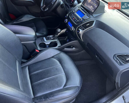 Серый Хендай их35, объемом двигателя 2 л и пробегом 168 тыс. км за 13800 $, фото 15 на Automoto.ua