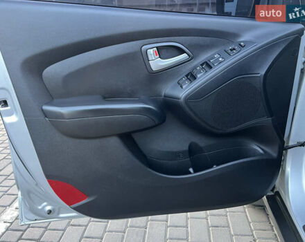 Серый Хендай их35, объемом двигателя 2 л и пробегом 168 тыс. км за 13800 $, фото 10 на Automoto.ua