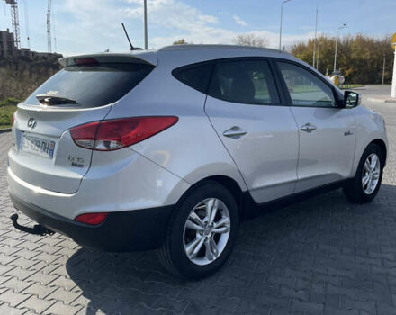 Серый Хендай их35, объемом двигателя 0 л и пробегом 150 тыс. км за 13555 $, фото 4 на Automoto.ua