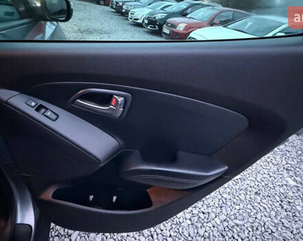 Сірий Хендай іх35, об'ємом двигуна 2 л та пробігом 240 тис. км за 13000 $, фото 25 на Automoto.ua