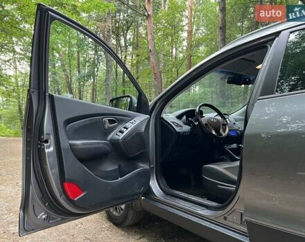 Серый Хендай их35, объемом двигателя 2 л и пробегом 239 тыс. км за 13000 $, фото 7 на Automoto.ua