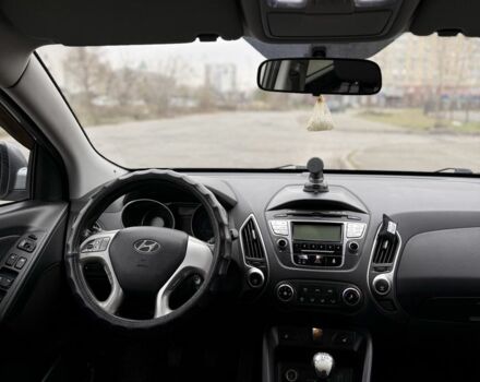 Сірий Хендай іх35, об'ємом двигуна 2 л та пробігом 205 тис. км за 12499 $, фото 6 на Automoto.ua