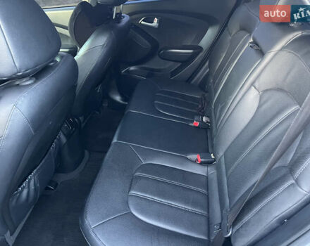 Серый Хендай их35, объемом двигателя 2 л и пробегом 168 тыс. км за 13800 $, фото 11 на Automoto.ua