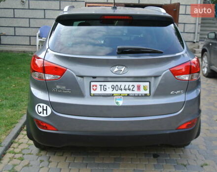 Серый Хендай их35, объемом двигателя 2 л и пробегом 187 тыс. км за 13700 $, фото 2 на Automoto.ua