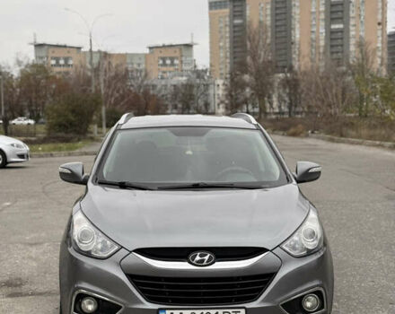 Сірий Хендай іх35, об'ємом двигуна 2 л та пробігом 205 тис. км за 12499 $, фото 1 на Automoto.ua