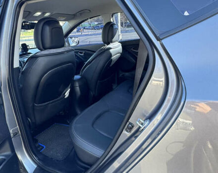 Сірий Хендай іх35, об'ємом двигуна 2 л та пробігом 121 тис. км за 13500 $, фото 16 на Automoto.ua