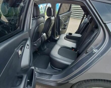 Серый Хендай их35, объемом двигателя 2 л и пробегом 198 тыс. км за 15000 $, фото 1 на Automoto.ua