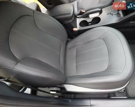 Серый Хендай их35, объемом двигателя 2 л и пробегом 193 тыс. км за 13850 $, фото 45 на Automoto.ua