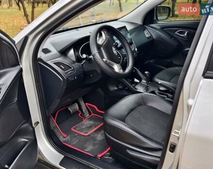 Серый Хендай их35, объемом двигателя 2 л и пробегом 107 тыс. км за 14900 $, фото 1 на Automoto.ua