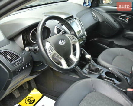 Серый Хендай их35, объемом двигателя 2 л и пробегом 187 тыс. км за 13700 $, фото 7 на Automoto.ua