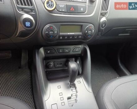 Серый Хендай их35, объемом двигателя 2 л и пробегом 193 тыс. км за 13850 $, фото 29 на Automoto.ua