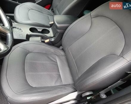 Серый Хендай их35, объемом двигателя 2 л и пробегом 193 тыс. км за 13850 $, фото 33 на Automoto.ua