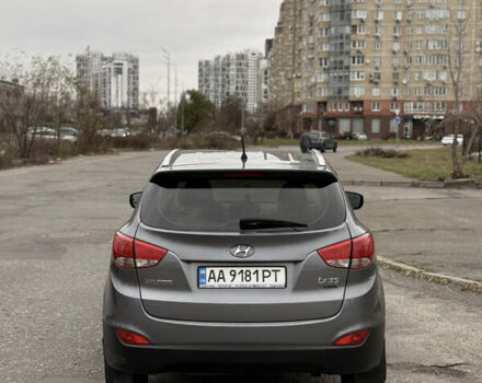 Сірий Хендай іх35, об'ємом двигуна 2 л та пробігом 205 тис. км за 12499 $, фото 4 на Automoto.ua