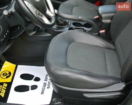 Серый Хендай их35, объемом двигателя 2 л и пробегом 187 тыс. км за 13700 $, фото 8 на Automoto.ua