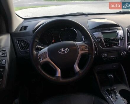 Серый Хендай их35, объемом двигателя 2 л и пробегом 260 тыс. км за 12500 $, фото 6 на Automoto.ua