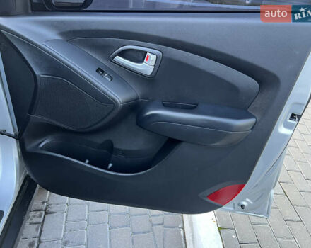 Серый Хендай их35, объемом двигателя 2 л и пробегом 168 тыс. км за 13800 $, фото 14 на Automoto.ua