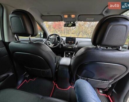 Серый Хендай их35, объемом двигателя 2 л и пробегом 107 тыс. км за 14900 $, фото 8 на Automoto.ua