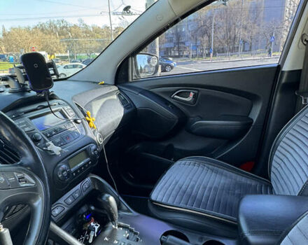 Сірий Хендай іх35, об'ємом двигуна 2 л та пробігом 121 тис. км за 13500 $, фото 11 на Automoto.ua