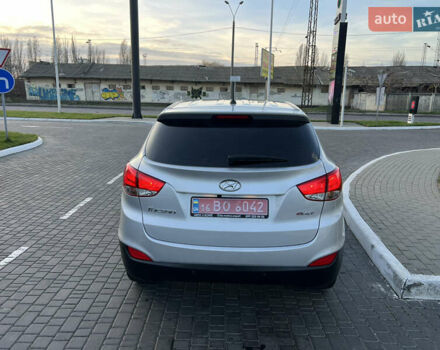 Серый Хендай их35, объемом двигателя 2 л и пробегом 168 тыс. км за 13800 $, фото 5 на Automoto.ua