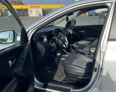 Серый Хендай их35, объемом двигателя 0 л и пробегом 150 тыс. км за 13555 $, фото 12 на Automoto.ua