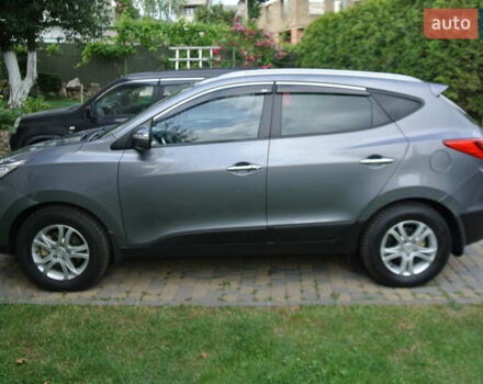 Серый Хендай их35, объемом двигателя 2 л и пробегом 187 тыс. км за 13700 $, фото 1 на Automoto.ua