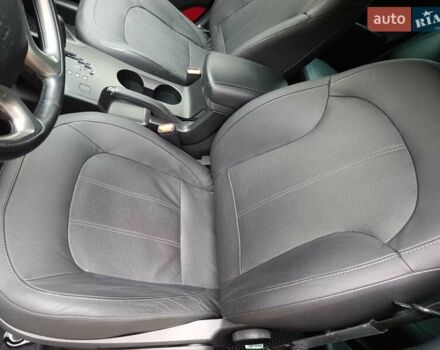 Серый Хендай их35, объемом двигателя 2 л и пробегом 193 тыс. км за 13850 $, фото 24 на Automoto.ua