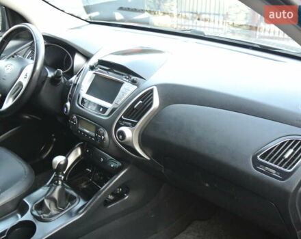 Серый Хендай их35, объемом двигателя 2 л и пробегом 187 тыс. км за 13700 $, фото 16 на Automoto.ua