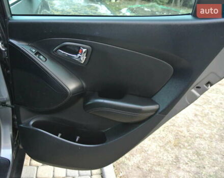 Серый Хендай их35, объемом двигателя 2 л и пробегом 187 тыс. км за 13700 $, фото 22 на Automoto.ua