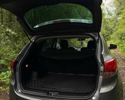 Серый Хендай их35, объемом двигателя 1.69 л и пробегом 279 тыс. км за 12800 $, фото 6 на Automoto.ua