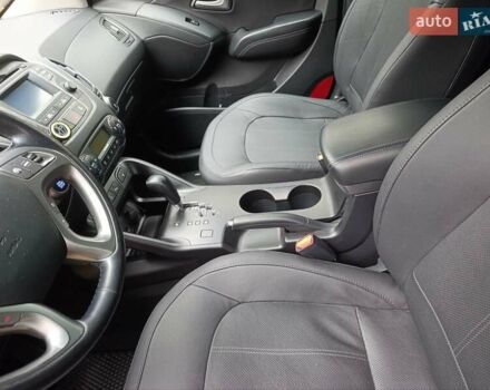 Серый Хендай их35, объемом двигателя 2 л и пробегом 193 тыс. км за 13850 $, фото 28 на Automoto.ua