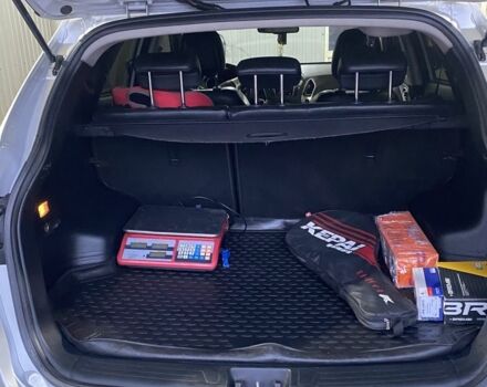 Серый Хендай их35, объемом двигателя 2 л и пробегом 3 тыс. км за 12500 $, фото 3 на Automoto.ua