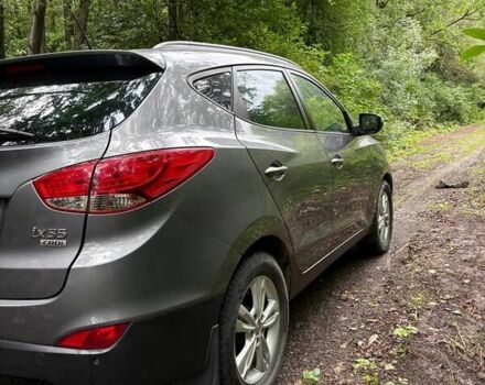 Серый Хендай их35, объемом двигателя 1.69 л и пробегом 279 тыс. км за 12800 $, фото 4 на Automoto.ua