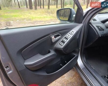 Серый Хендай их35, объемом двигателя 2 л и пробегом 193 тыс. км за 13850 $, фото 21 на Automoto.ua