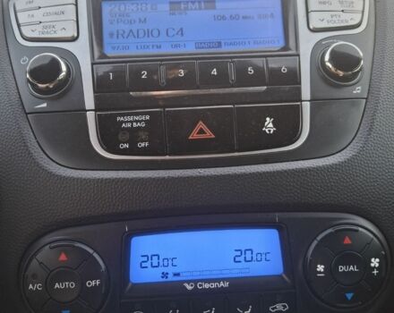 Сірий Хендай іх35, об'ємом двигуна 2 л та пробігом 230 тис. км за 13300 $, фото 7 на Automoto.ua