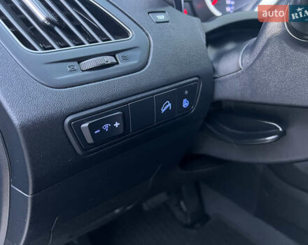 Серый Хендай их35, объемом двигателя 2 л и пробегом 168 тыс. км за 13800 $, фото 9 на Automoto.ua