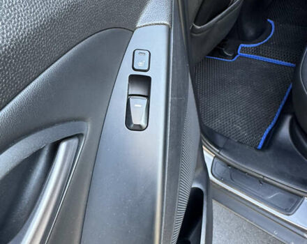 Сірий Хендай іх35, об'ємом двигуна 2 л та пробігом 121 тис. км за 13500 $, фото 13 на Automoto.ua