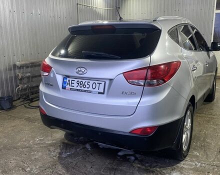 Серый Хендай их35, объемом двигателя 2 л и пробегом 3 тыс. км за 12500 $, фото 4 на Automoto.ua