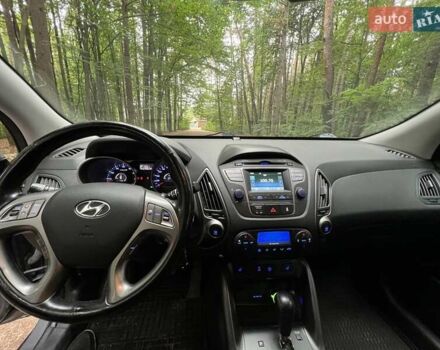 Серый Хендай их35, объемом двигателя 2 л и пробегом 239 тыс. км за 13000 $, фото 21 на Automoto.ua