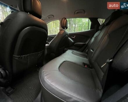 Серый Хендай их35, объемом двигателя 2 л и пробегом 239 тыс. км за 13000 $, фото 2 на Automoto.ua